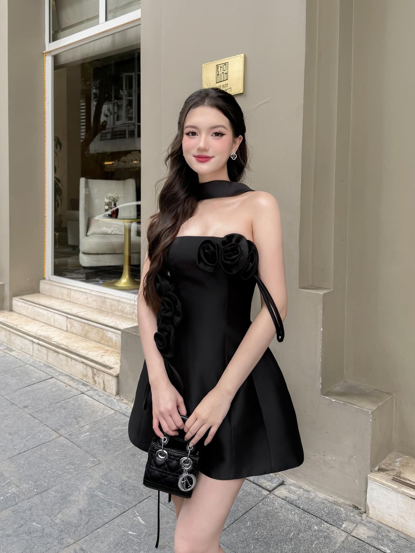 Chân dung cô gái xách vali cho Đỗ Hà ở Thanh Hoá gây sốt: Camera lia vội mà cũng cỡ này hả?- Ảnh 11.