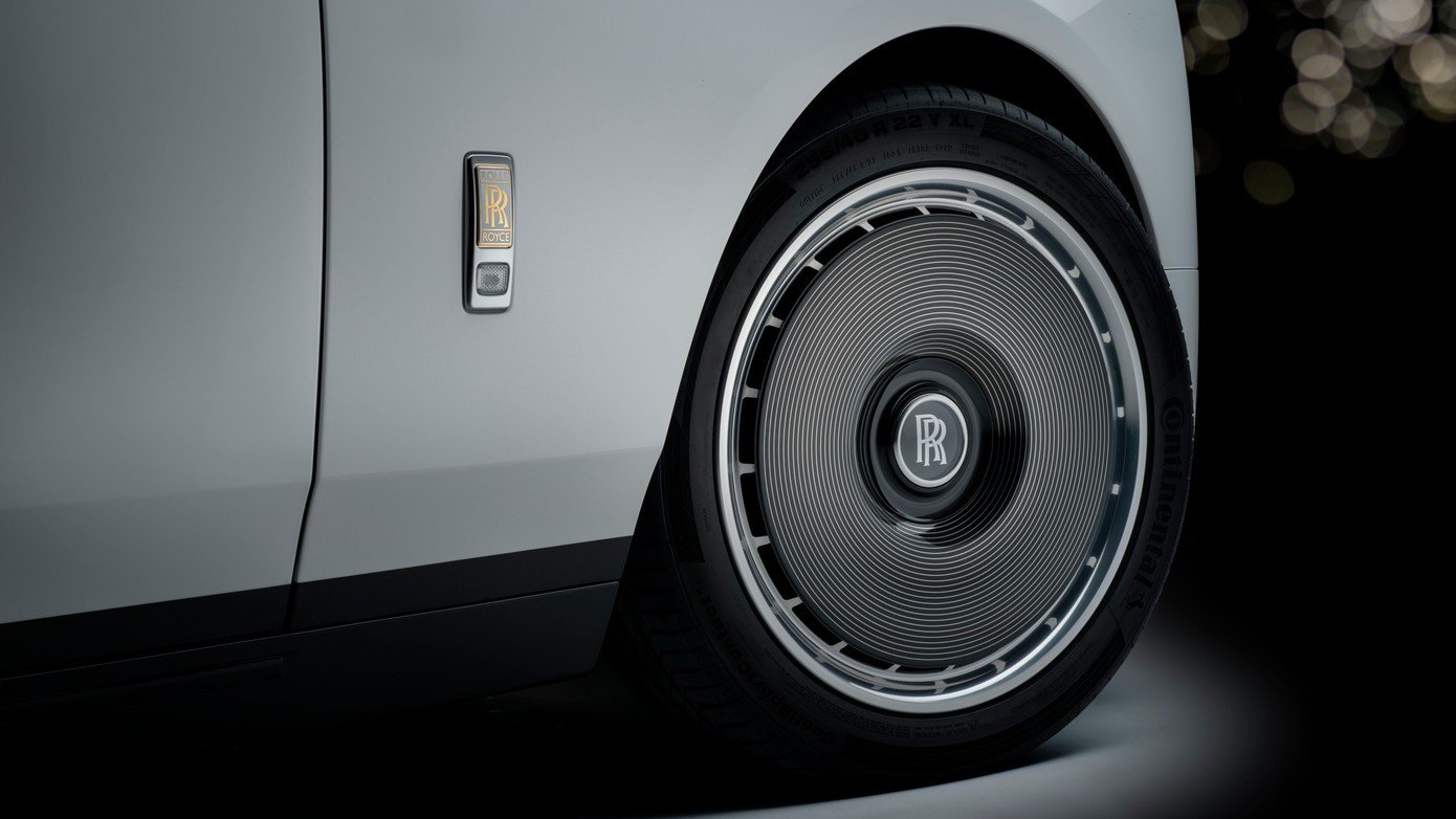 6-phantom-centenary-private-collection-engraved-wheel-disc.jpg