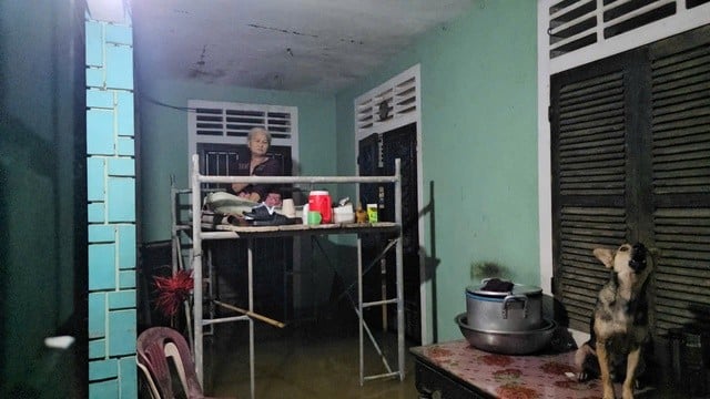 Bão số 12 Fengshen tan nhanh trên biển không dội mưa lớn ở miền Trung như dự báo - Ảnh 1.