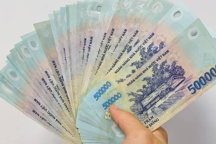 Chải hỏi thì anh Én nói mua từ T. Chải đòi lại thì anh Én nói phải chuộc. Tuy nhiên, do số tiền lớn nên Chải không đồng ý. Khoảng 5h sáng (ngày tháng, năm Chải không nhớ), Chải cùng vợ là Lày Thị Hoan đi thu hoạch sắn tại nương của gia đình tại khu vực Pẻ Pèng thuộc bản Hồng Quảng 2 và mang theo một con dao tông dài khoảng 50cm. Khoảng 7h sáng, hai vợ chồng Chải đến đến nương của gia đình và thấy anh T đang ngủ ở trong lán. Thấy vợ chồng Chải đến, T dậy. Chải hỏi: 