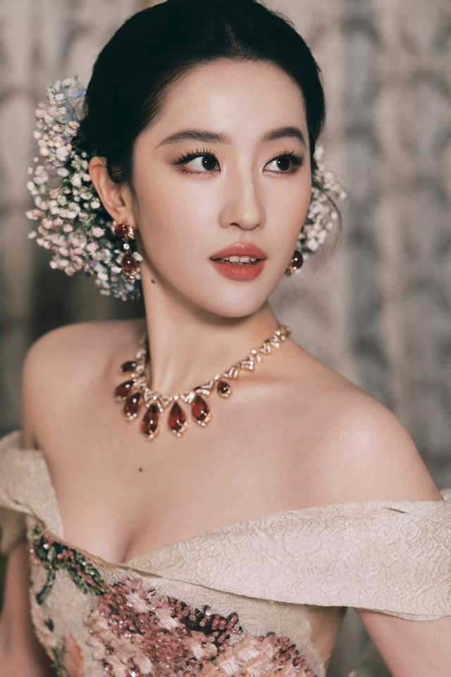 Nhìn ảnh mới của Lưu Diệc Phi mới thấy: Nét tướng “ngậm ngọc trong miệng”, cả đời hưởng phú quý- Ảnh 5.