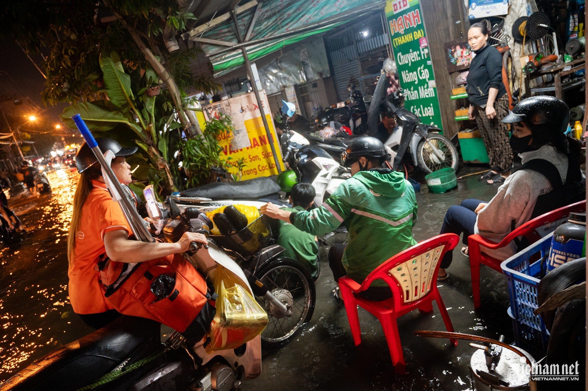 W-triều cường TPHCM nguyễn huế 23.jpg