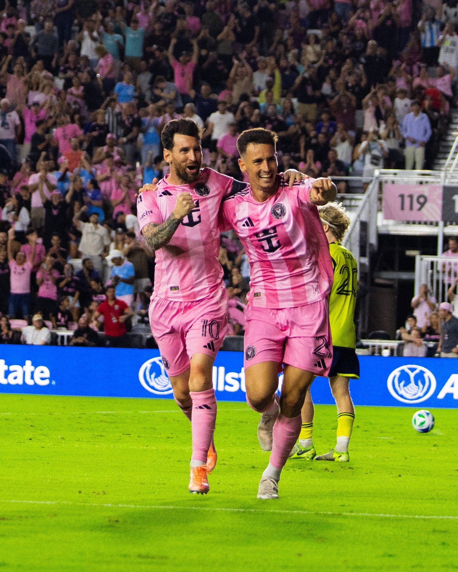 Messi lập cú đúp, với 1 bàn dễ nhất sự nghiệp trước Nashville - Ảnh 1.