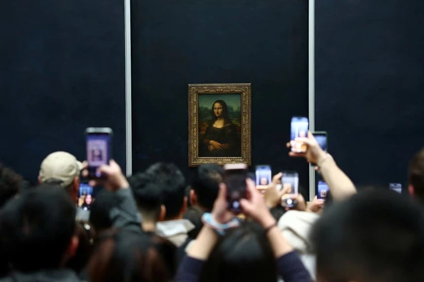 25-1761384031-ai-huong-loi-sau-vu-cuop-hon-100-trieu-usd-o-bao-tang-louvre-hinh-anh.webp