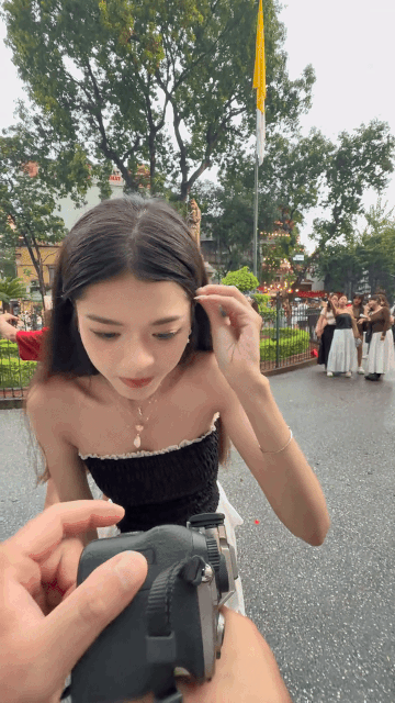 Màn nói tiếng Anh của 1 nàng thơ với khách Trung Quốc bỗng bị