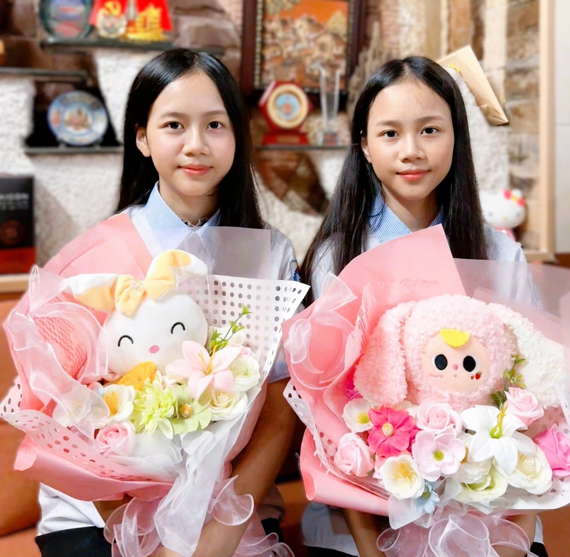 26-1761443019-chi-em-sinh-doi-cung-gianh-giai-hoc-sinh-gioi.jpg