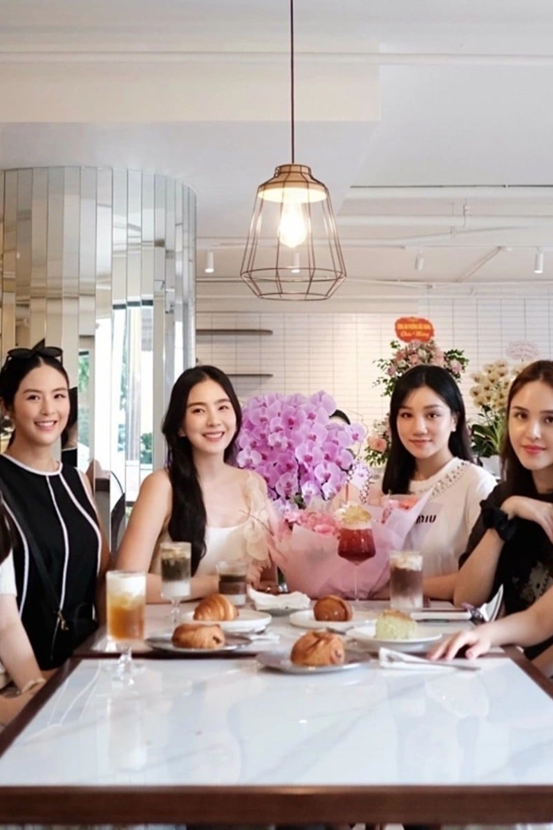 26-1761463211-mc-mai-ngoc-song-nhu-ba-hoang-trong-lau-dai-nha-chong-o-bac-ninh.jpg