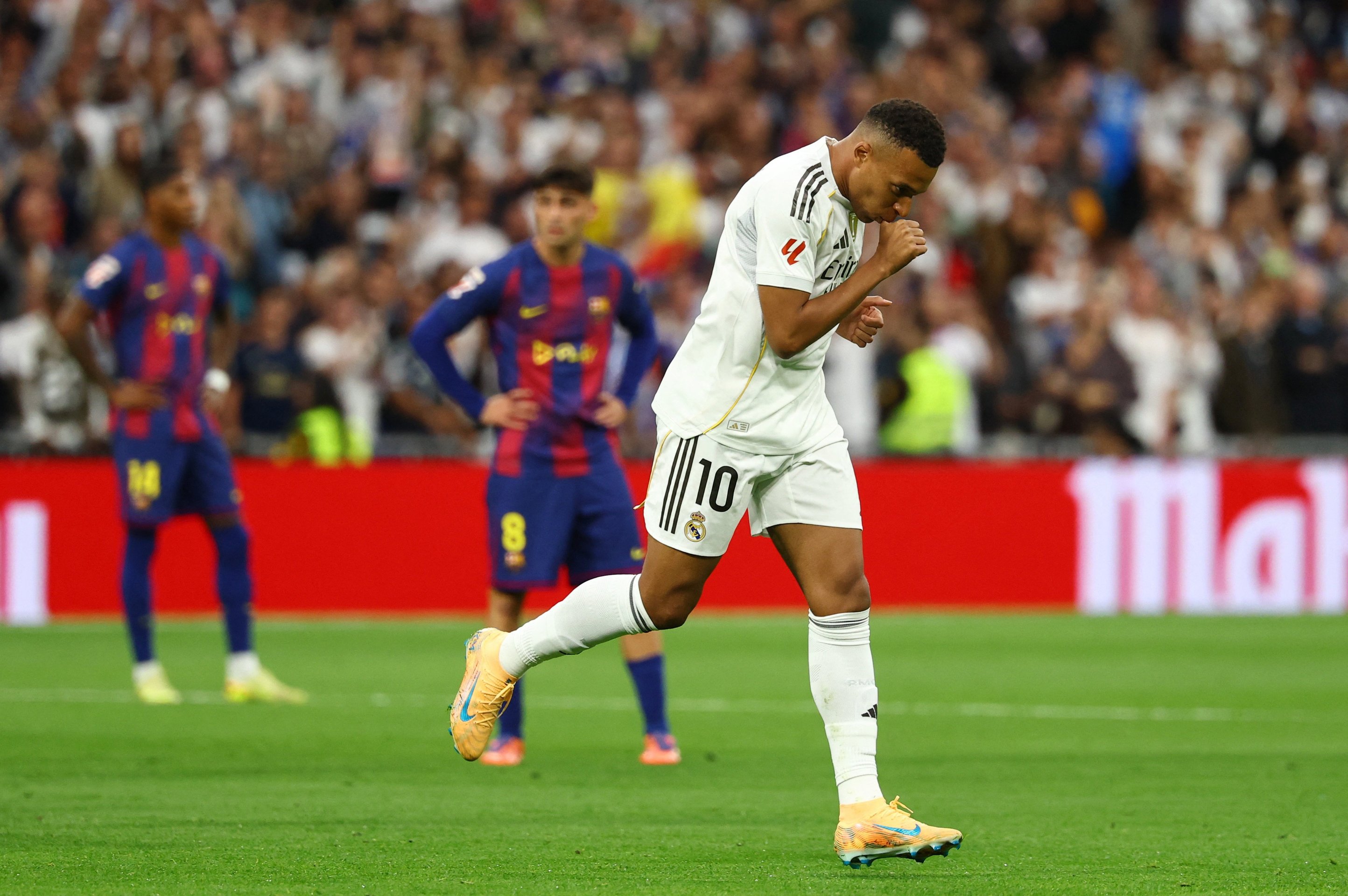27-1761520657-mbappe-toa-sang-giup-real-ha-barca.jpg