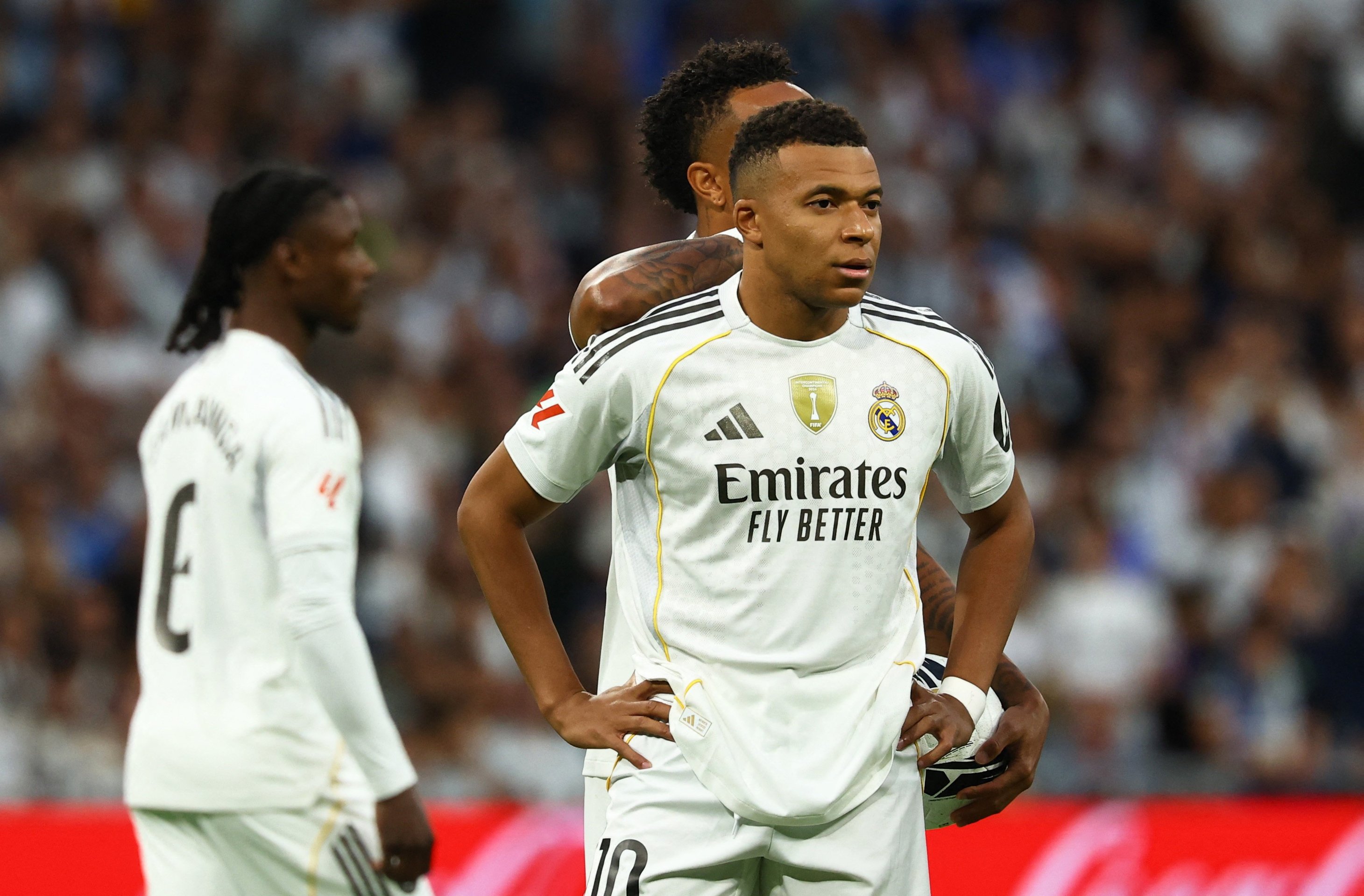 27-1761520657-mbappe-toa-sang-giup-real-ha-barca.jpg