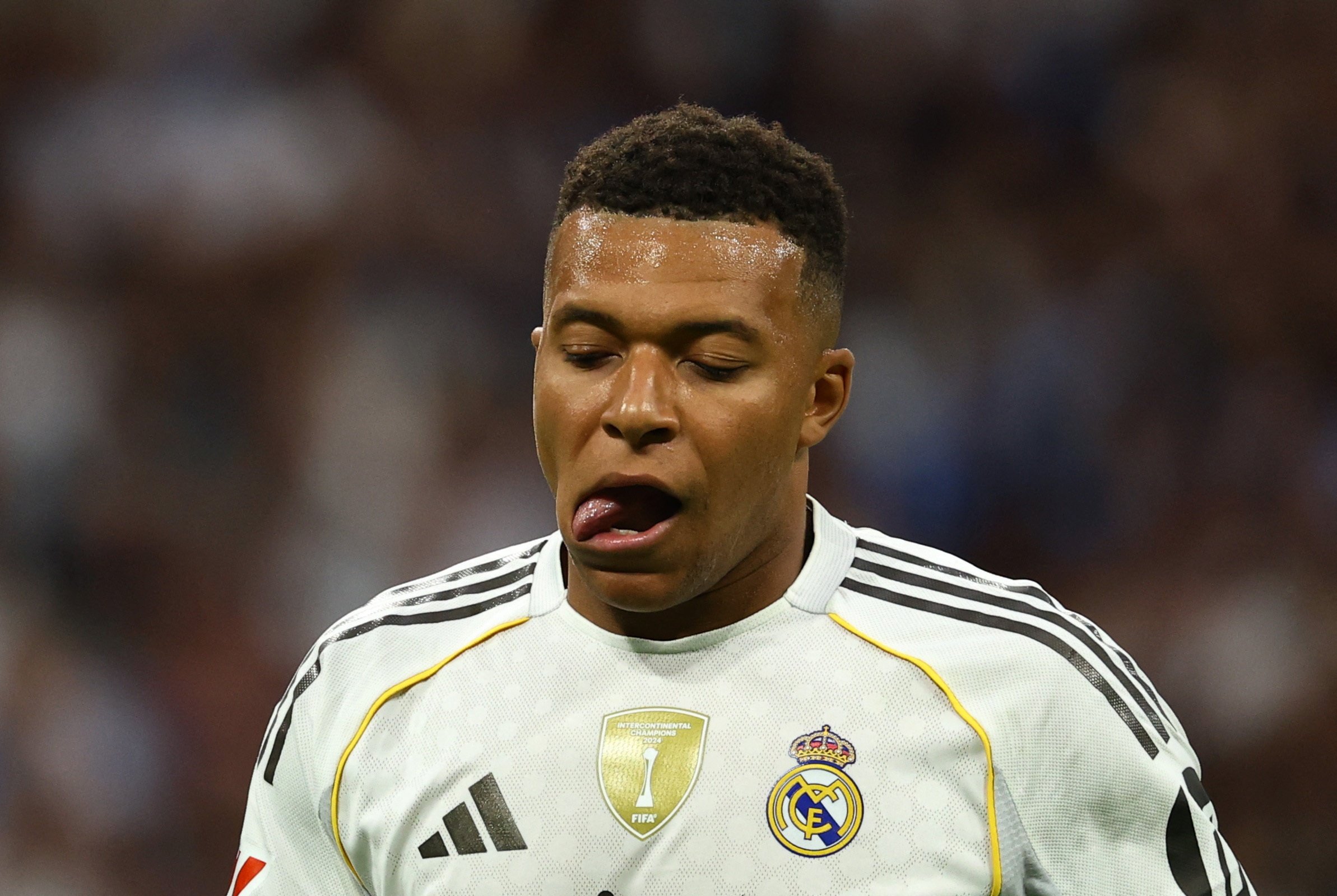 27-1761520659-mbappe-toa-sang-giup-real-ha-barca.jpg