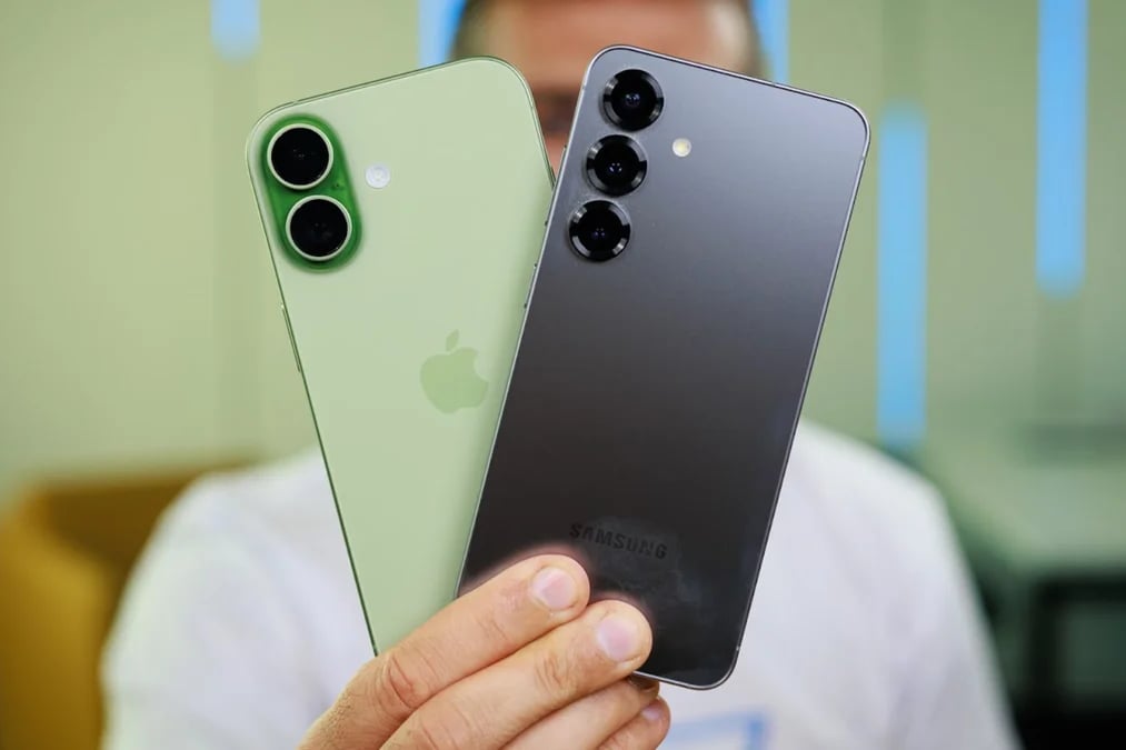 Galaxy S26 và iPhone 18 có thể đều lỡ hẹn, chiến lược mới của 2 'gã khổng lồ'