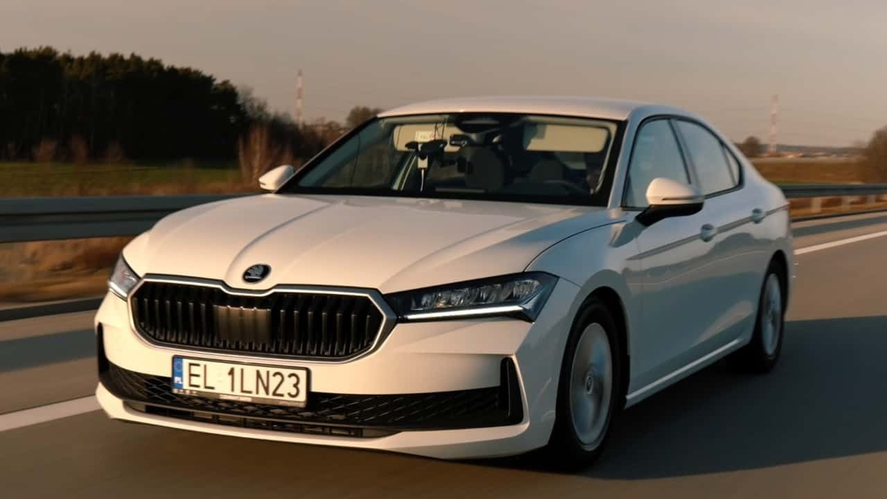 skoda-superb-breaks-efficiency-record.jpg