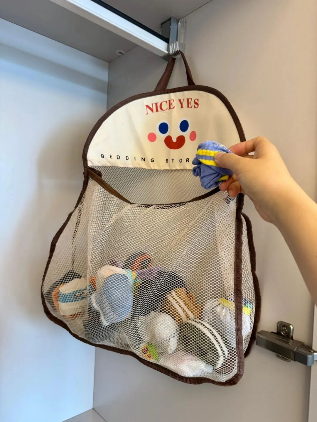 Cách cất đồ trong tủ của phụ nữ trung niên khiến tôi phải thốt lên: Sao họ thông minh thế! - Ảnh 6.