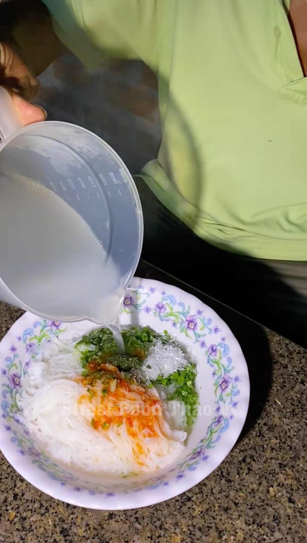 Sự thật đằng sau tô bún đắt nhất Việt Nam- Ảnh 2.