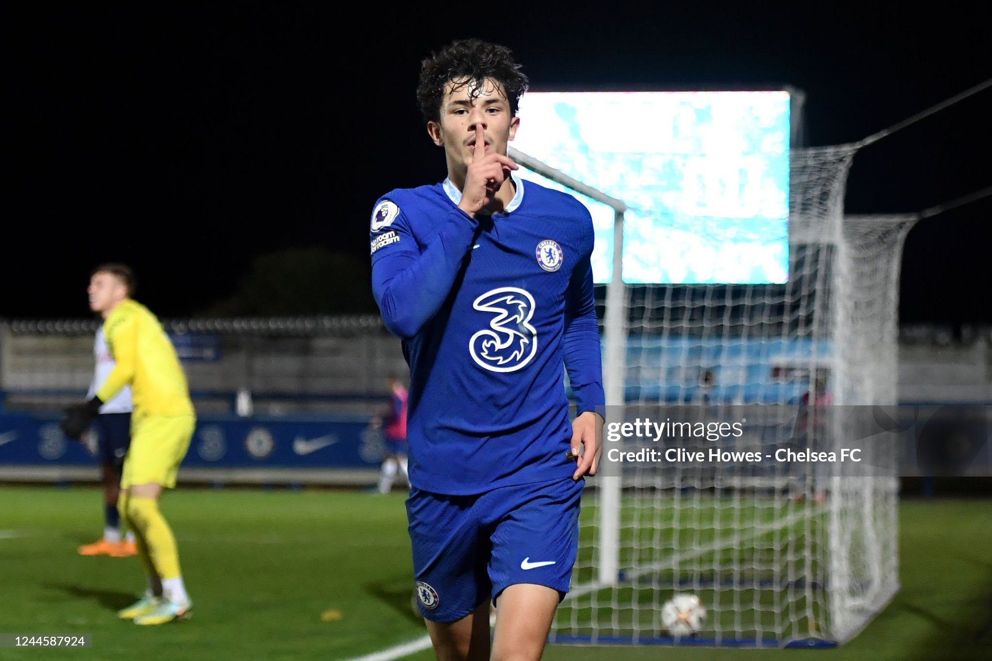 Quyết lấy lại ngôi vương AFF Cup từ tay Việt Nam, Madam Pang “chơi lớn” nhập tịch cựu tiền đạo Chelsea- Ảnh 1.