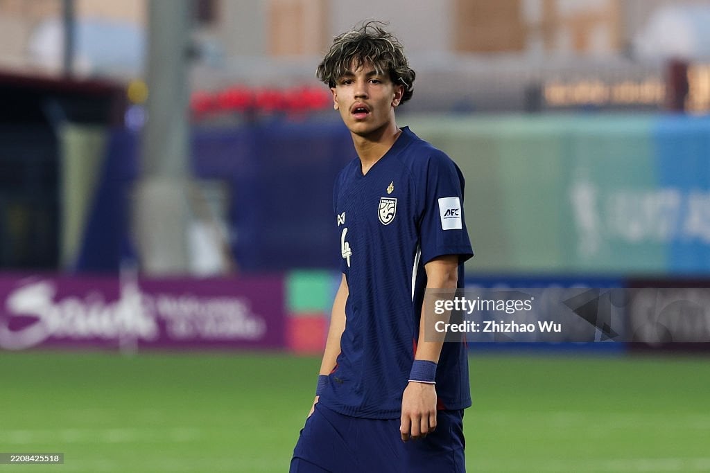 Quyết lấy lại ngôi vương AFF Cup từ tay Việt Nam, Madam Pang “chơi lớn” nhập tịch cựu tiền đạo Chelsea- Ảnh 2.