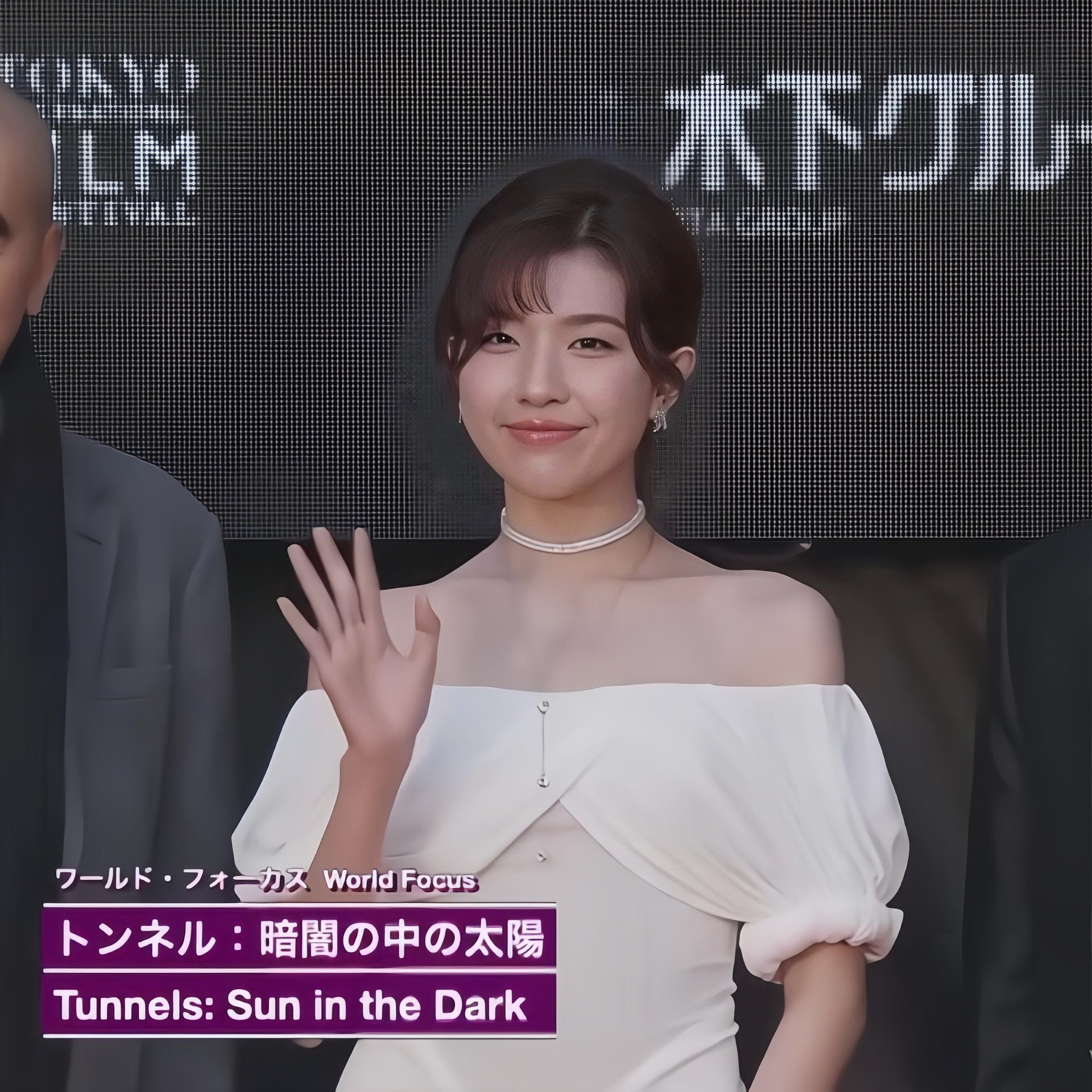 Clip hot: Mỹ nhân Việt đẹp chấn động trên thảm đỏ LHP quốc tế Tokyo, chỉ 1 nụ cười mà khiến vạn vật đều nở hoa- Ảnh 1.