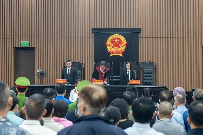 28-1761633467-nhieu-bi-cao-xin-vang-mat-tai-phien-xet-xu-vu-danh-bac-hang-tram-trieu-usd.jpg
