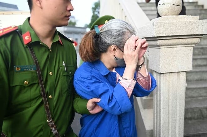 28-1761633467-nhieu-bi-cao-xin-vang-mat-tai-phien-xet-xu-vu-danh-bac-hang-tram-trieu-usd.jpg