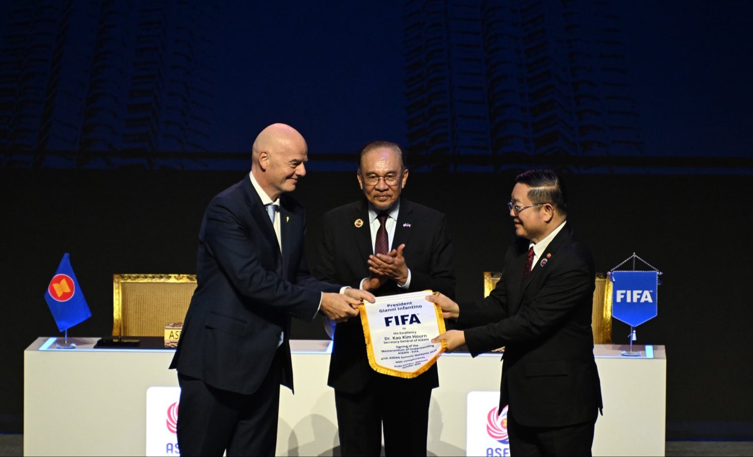 ASEAN Cup được nâng tầm khi FIFA tham gia tổ chức? - Ảnh 3.
