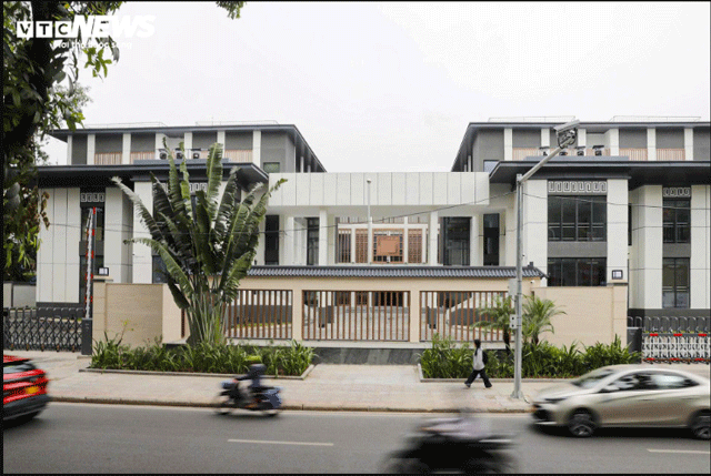 Can-canh-dien-mao-moi-khang-trang-cua-nha-ma-300-kim-ma-ai-di-qua-cung-phai-tram-tro-ngam-nhin-2