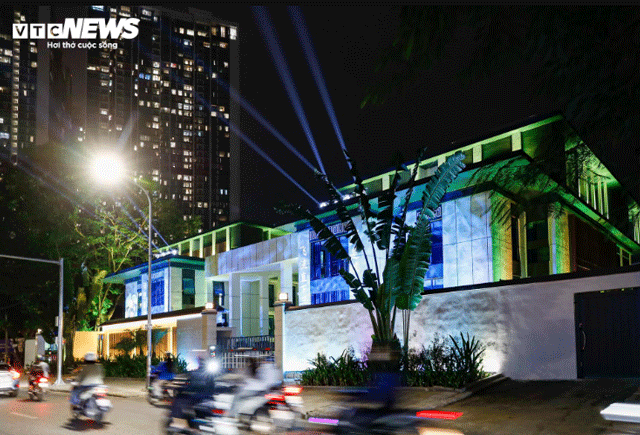 Can-canh-dien-mao-moi-khang-trang-cua-nha-ma-300-kim-ma-ai-di-qua-cung-phai-tram-tro-ngam-nhin-11