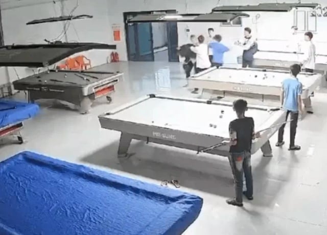 Camera-ghi-lai-canh-nam-sinh-bi-hanh-hung-da-man-o-quan-bida-gia-dinh-tiet-lo-thong-tin-gay-buc-xuc-3