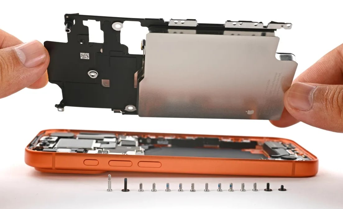 31-1761877199-apple-ban-linh-kien-chinh-hang-va-dung-cu-sua-chua-iphone-17-mo-canh-cua-cho-nguoi-dung-tu-sua-tai-nha.png