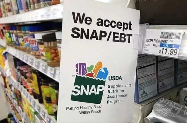 31-1761881241-nguy-co-khung-hoang-doi-ngheo-new-york-ban-bo-tinh-trang-khan-cap-khi-3-trieu-nguoi-sap-mat-tem-phieu-thuc-pham.jpg