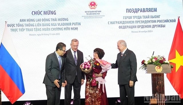 ba-thai-huong-duoc-trao-huan-chuong-huu-nghi-o-nga-3