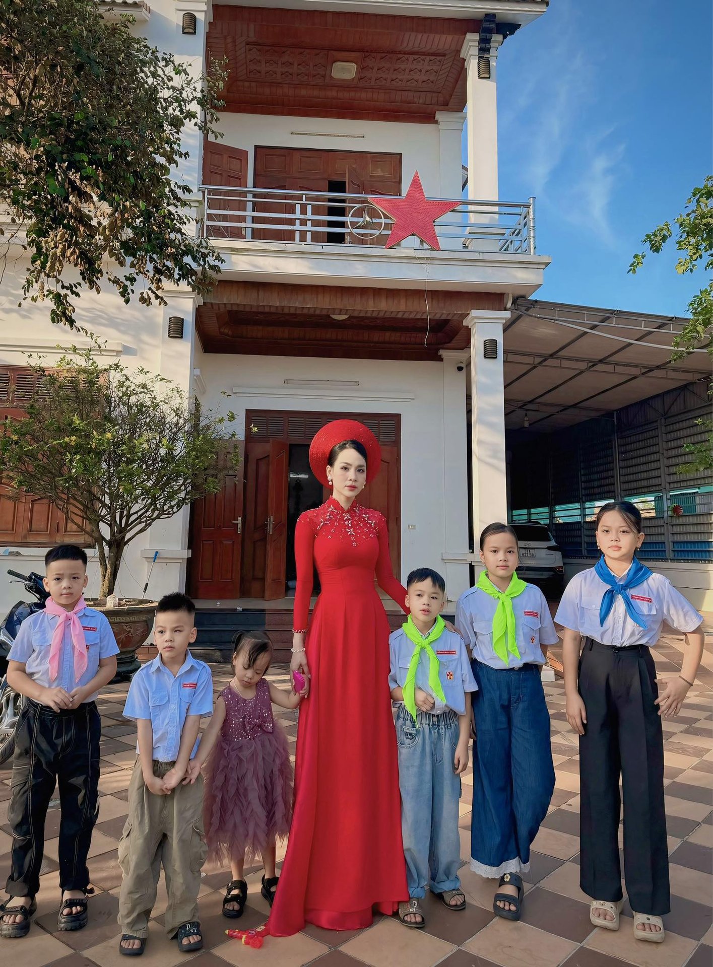 Mẹ 34 tuổi ở Nghệ An sinh 6 con, chồng đi làm xa một mình “cân” hết, chi phí nuôi con mới choáng- Ảnh 1.