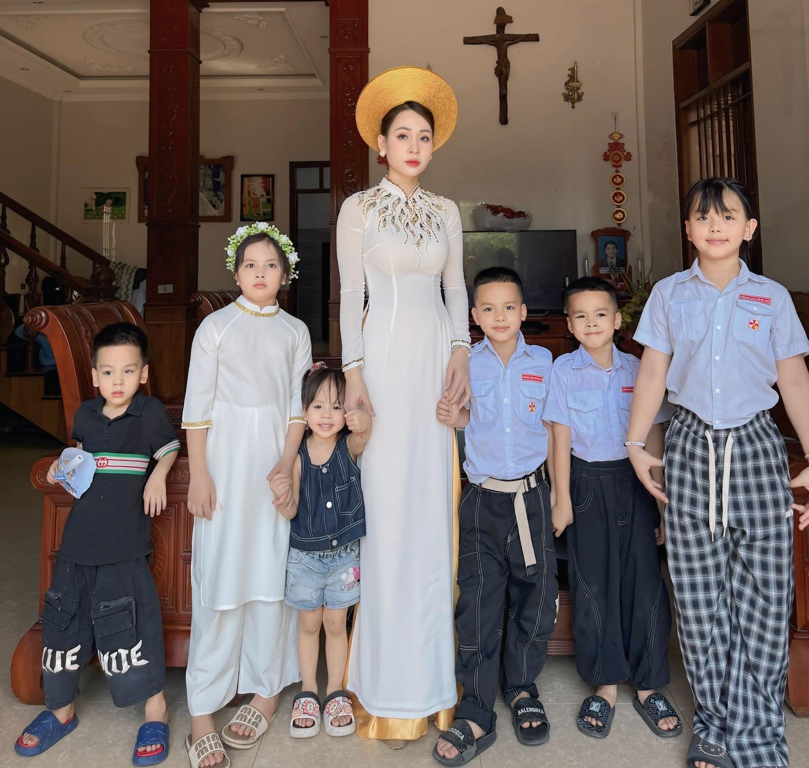 Mẹ 34 tuổi ở Nghệ An sinh 6 con, chồng đi làm xa một mình “cân” hết, chi phí nuôi con mới choáng- Ảnh 3.