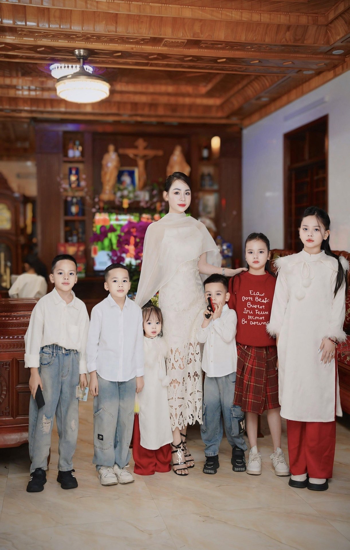 Mẹ 34 tuổi ở Nghệ An sinh 6 con, chồng đi làm xa một mình “cân” hết, chi phí nuôi con mới choáng- Ảnh 4.