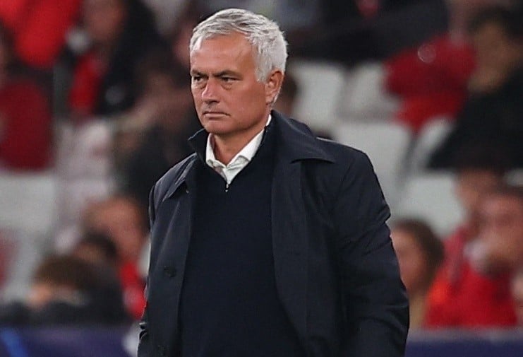 06-1762399334-tham-hoa-mourinho.jpg