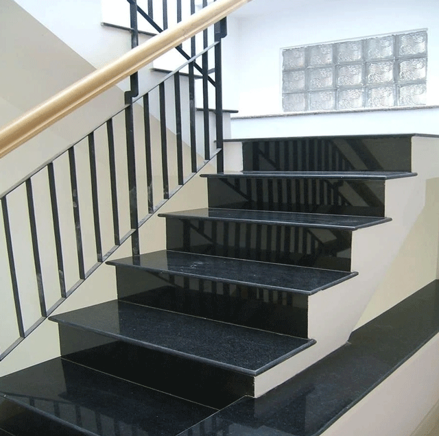 Chuyen-gia-noi-that-ly-giai-viec-ne-dung-cau-thang-op-da-hay-cau-thang-op-go-4