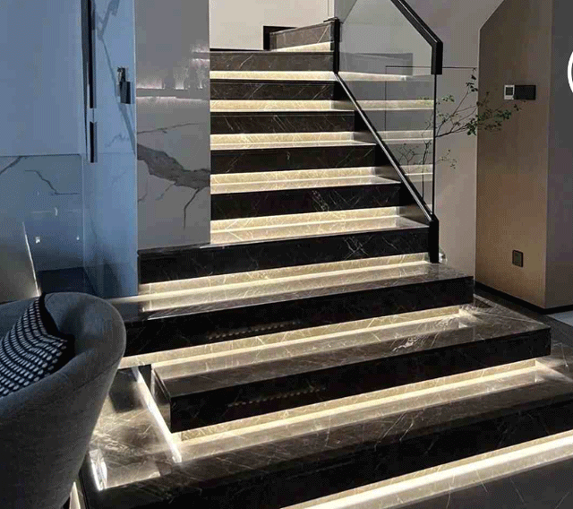 Chuyen-gia-noi-that-ly-giai-viec-ne-dung-cau-thang-op-da-hay-cau-thang-op-go-7