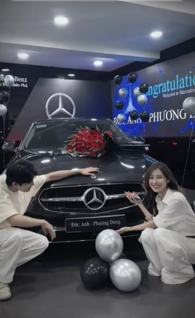 Dẫn bạn gái mới đi mua Mẹc, hot TikToker bị