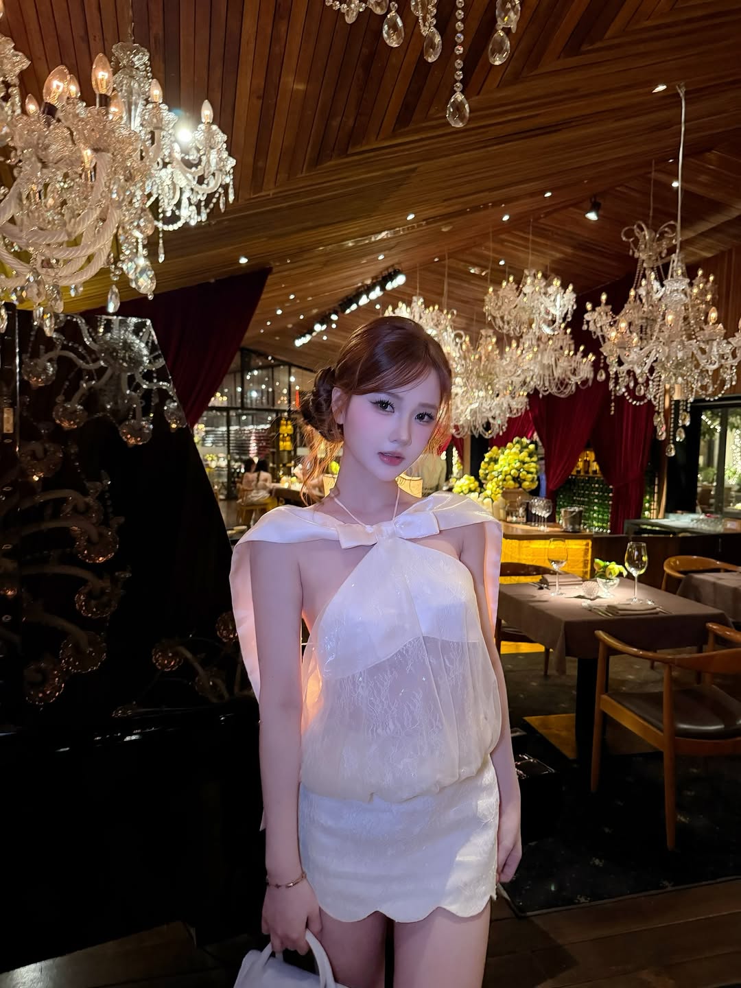 Dẫn bạn gái mới đi mua Mẹc, hot TikToker bị