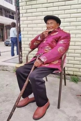 2 thói quen ăn uống “lạ lùng” của người đàn ông 111 tuổi- Ảnh 2.