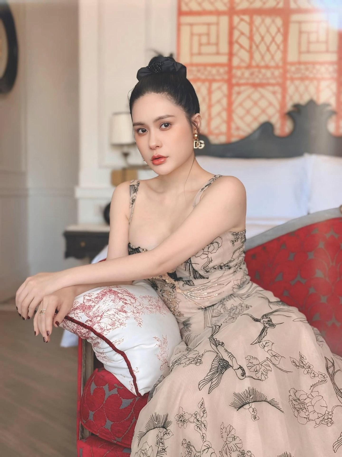 Xôn xao đoạn video Đoàn Di Băng ngồi xe lăn, thở oxy sau khi chồng bị bắt?- Ảnh 4.