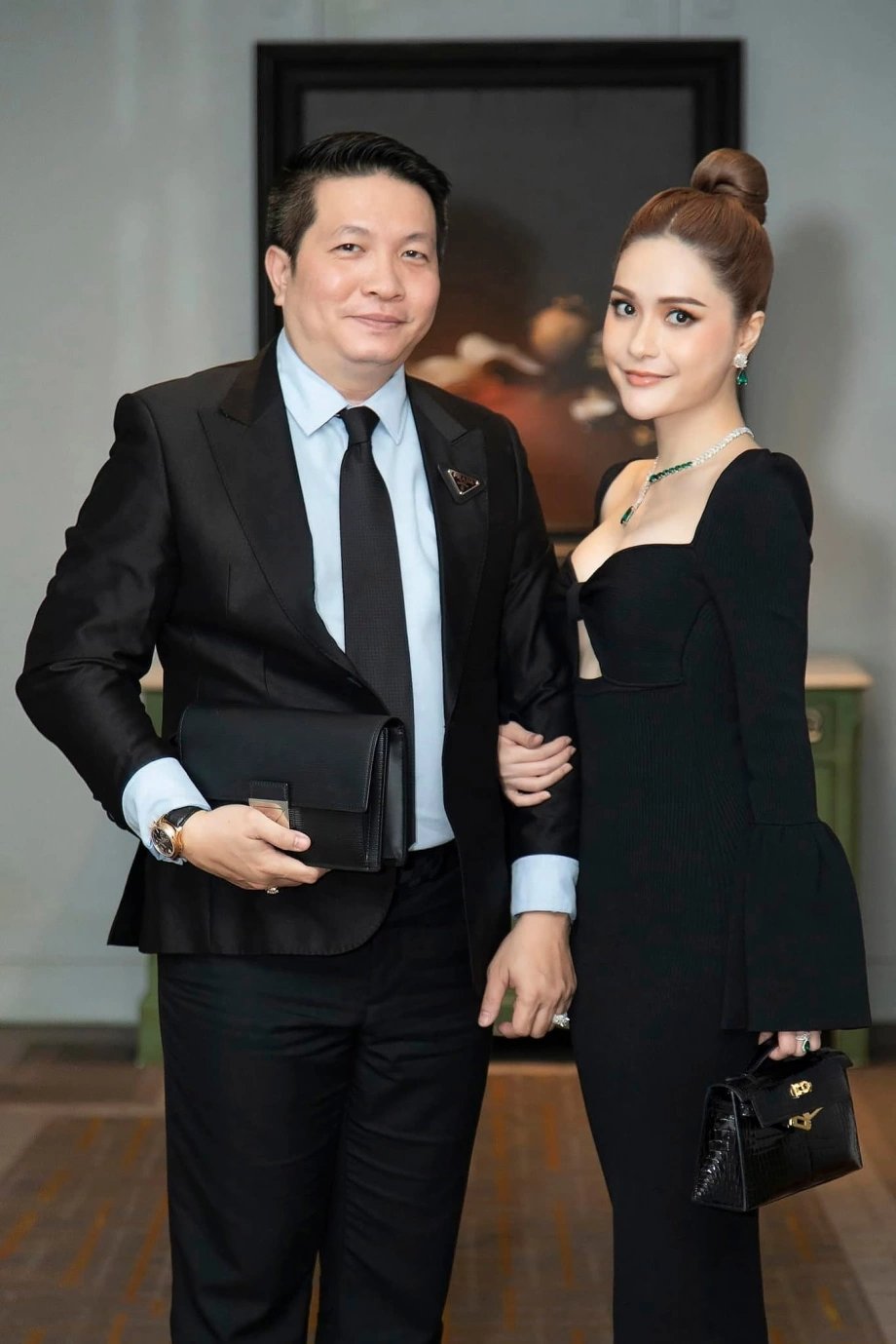 Xôn xao đoạn video Đoàn Di Băng ngồi xe lăn, thở oxy sau khi chồng bị bắt?- Ảnh 5.