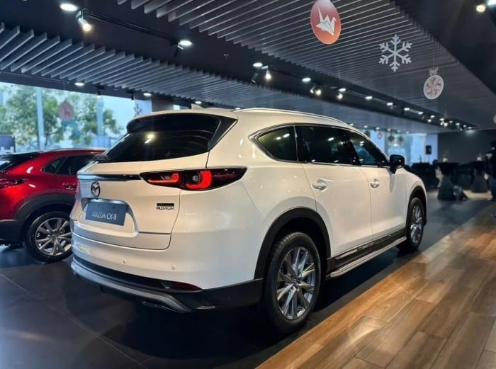 Mazda CX-8 ‘gây sốt’ với giá lăn bánh đầu tháng 10/2025 rẻ hơn hẳn Toyota Fortuner và Ford Everest ảnh 2