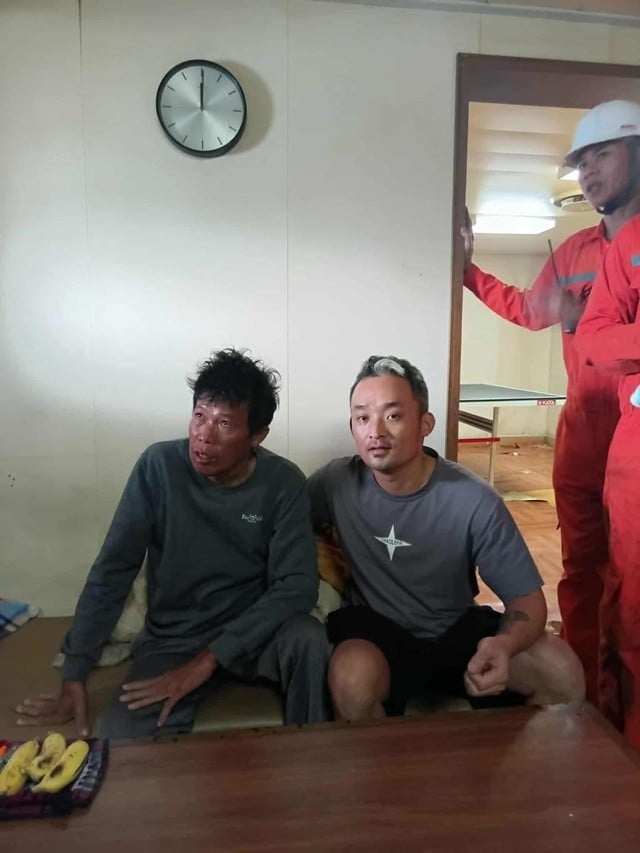 ngu-dan-lao-xuong-bien-cuu-nguoi-7