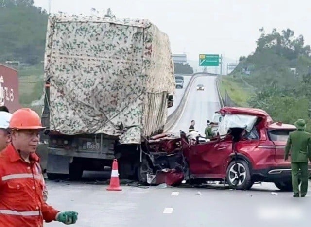 09-1762670432-tinh-trang-suc-khoe-7-nan-nhan-trong-vu-o-to-con-dam-xe-tai-tren-cao-toc-thanh-hoa-co-nguoi-nguy-kich.jpg