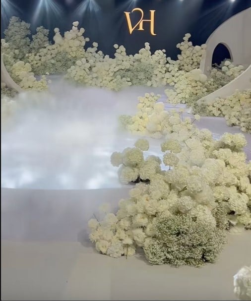 cap-nhat-toan-canh-dam-cuoi-hoa-hau-do-thi-ha-va-viet-vuong-tiec-cuoi-sang-het-nac-quy-tu-dan-sao-dinh-dam