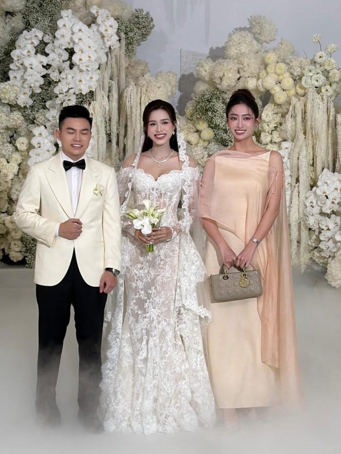 cap-nhat-toan-canh-dam-cuoi-hoa-hau-do-thi-ha-va-viet-vuong-tiec-cuoi-sang-het-nac-quy-tu-dan-sao-dinh-dam-1