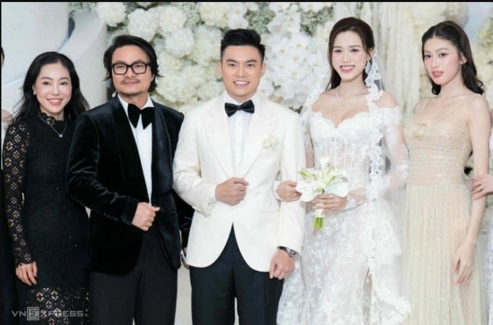 cap-nhat-toan-canh-dam-cuoi-hoa-hau-do-thi-ha-va-viet-vuong-tiec-cuoi-sang-het-nac-quy-tu-dan-sao-dinh-dam-12