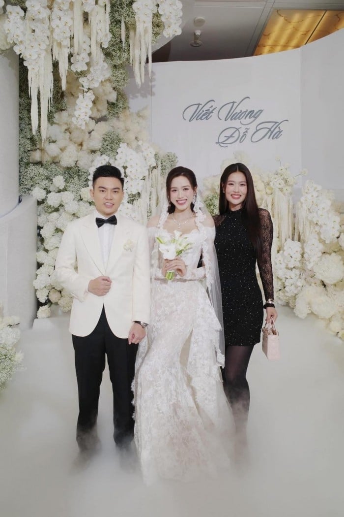 cap-nhat-toan-canh-dam-cuoi-hoa-hau-do-thi-ha-va-viet-vuong-tiec-cuoi-sang-het-nac-quy-tu-dan-sao-dinh-dam-2