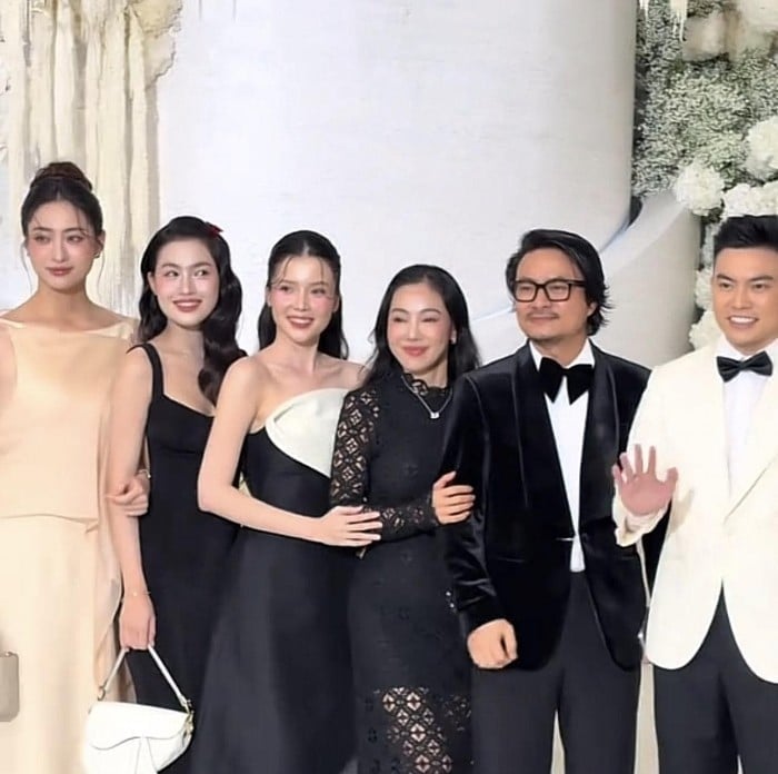 cap-nhat-toan-canh-dam-cuoi-hoa-hau-do-thi-ha-va-viet-vuong-tiec-cuoi-sang-het-nac-quy-tu-dan-sao-dinh-dam-8