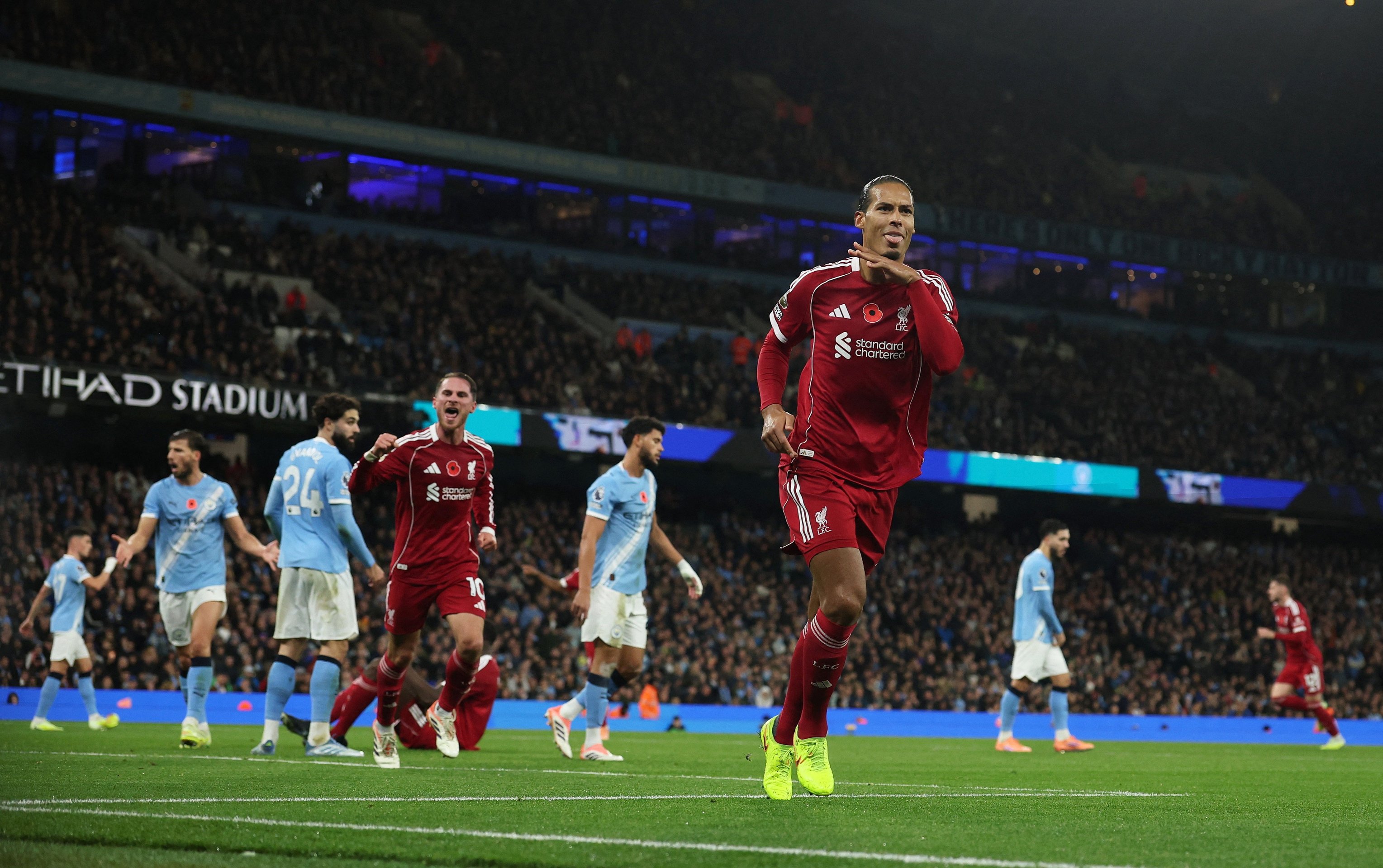 10-1762731369-man-city-vui-dap-dkvd-liverpool-3-0-trong-ngay-pep-guardiola-ky-niem-tran-dau-thu-1000.jpg